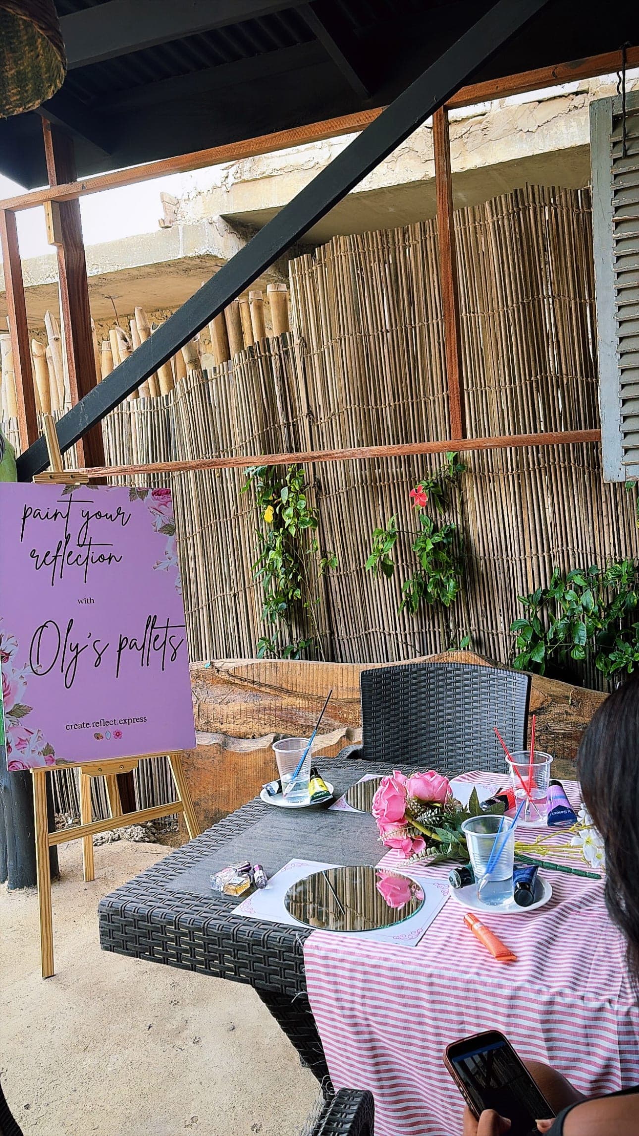 Mirror painting session with oly’s pallets view 4