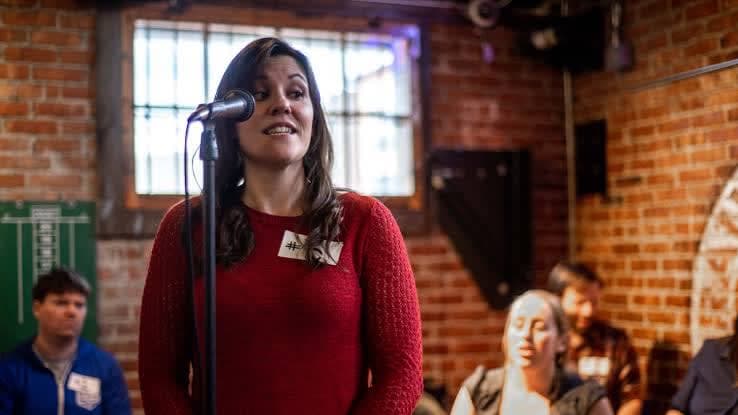 Tequila and the bee - An adult drunk spelling bee main